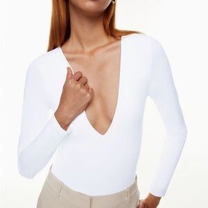 Babaton Contour V-Neck Longsleeve Bodysuit